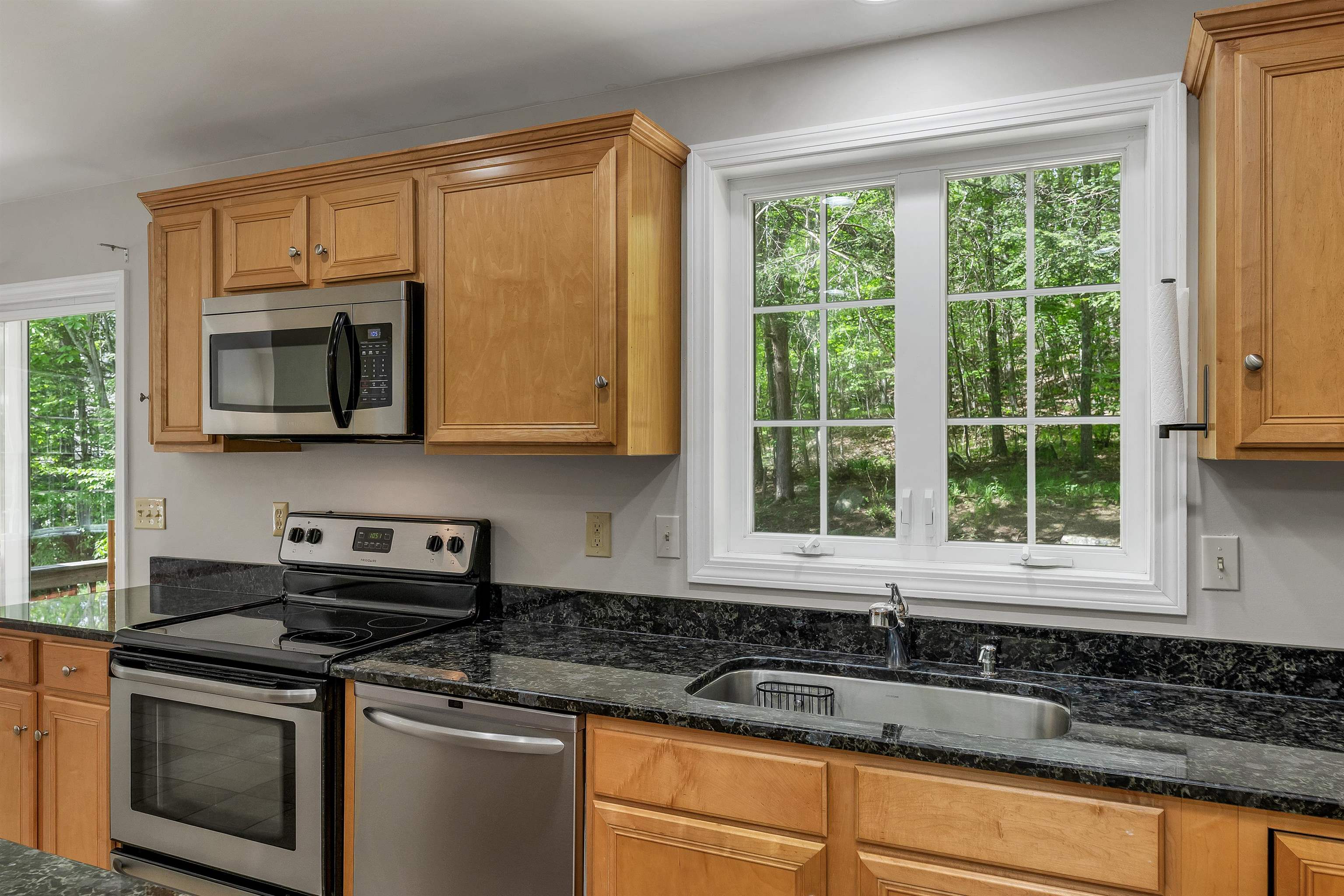 10 Edwin Lane Newmarket, NH 03857 - Photo 3 of 60