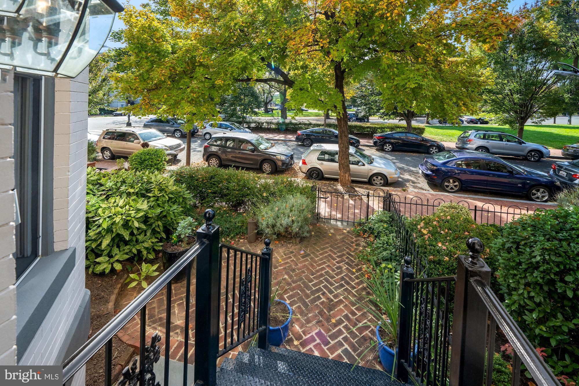514 Seward Square Southeast Washington, DC 20003 - Photo 4 of 30 View of courtyard from the porch