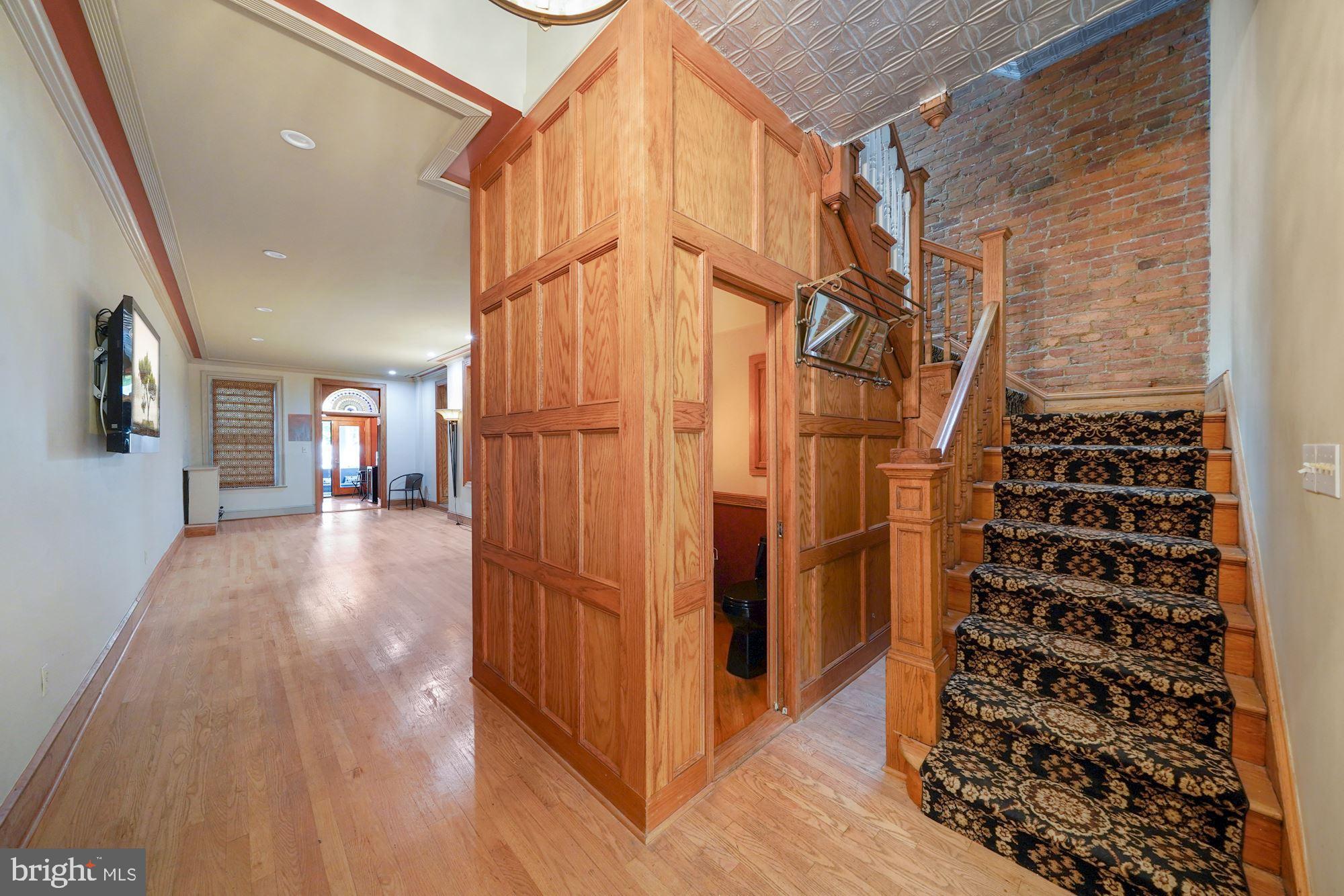 514 Seward Square Southeast Washington, DC 20003 - Photo 5 of 30 Wood details throughout