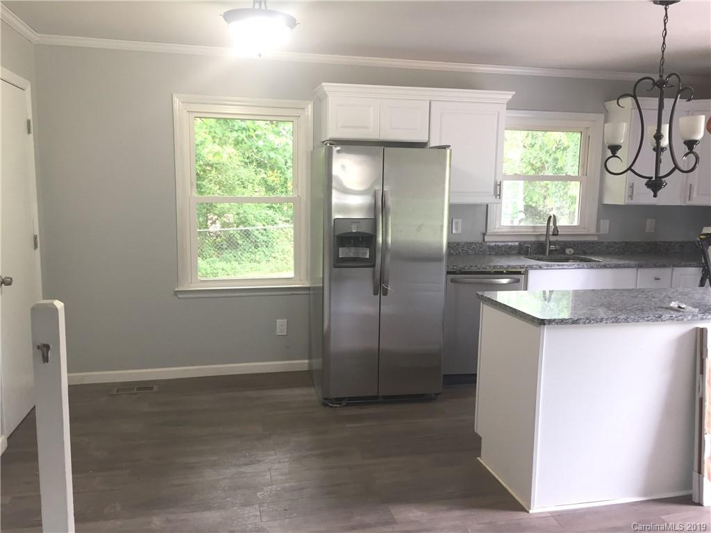 1524 Robin Road Newton, NC 28658 - Photo 3 of 14 Gallery Image 3