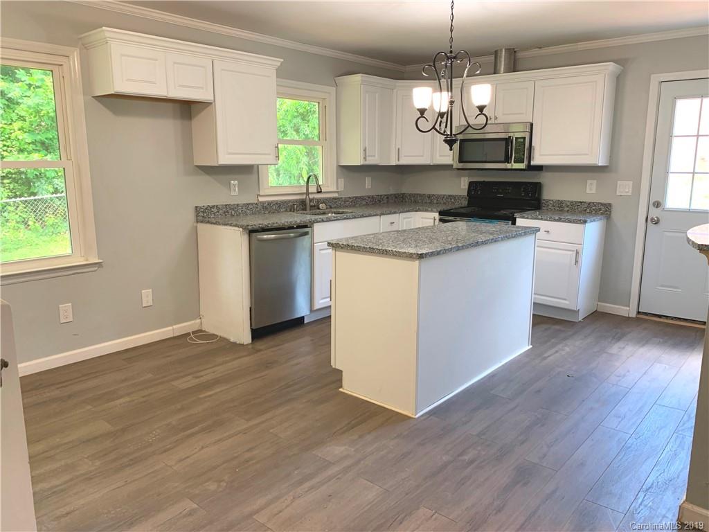 1524 Robin Road Newton, NC 28658 - Photo 4 of 14 Gallery Image 4