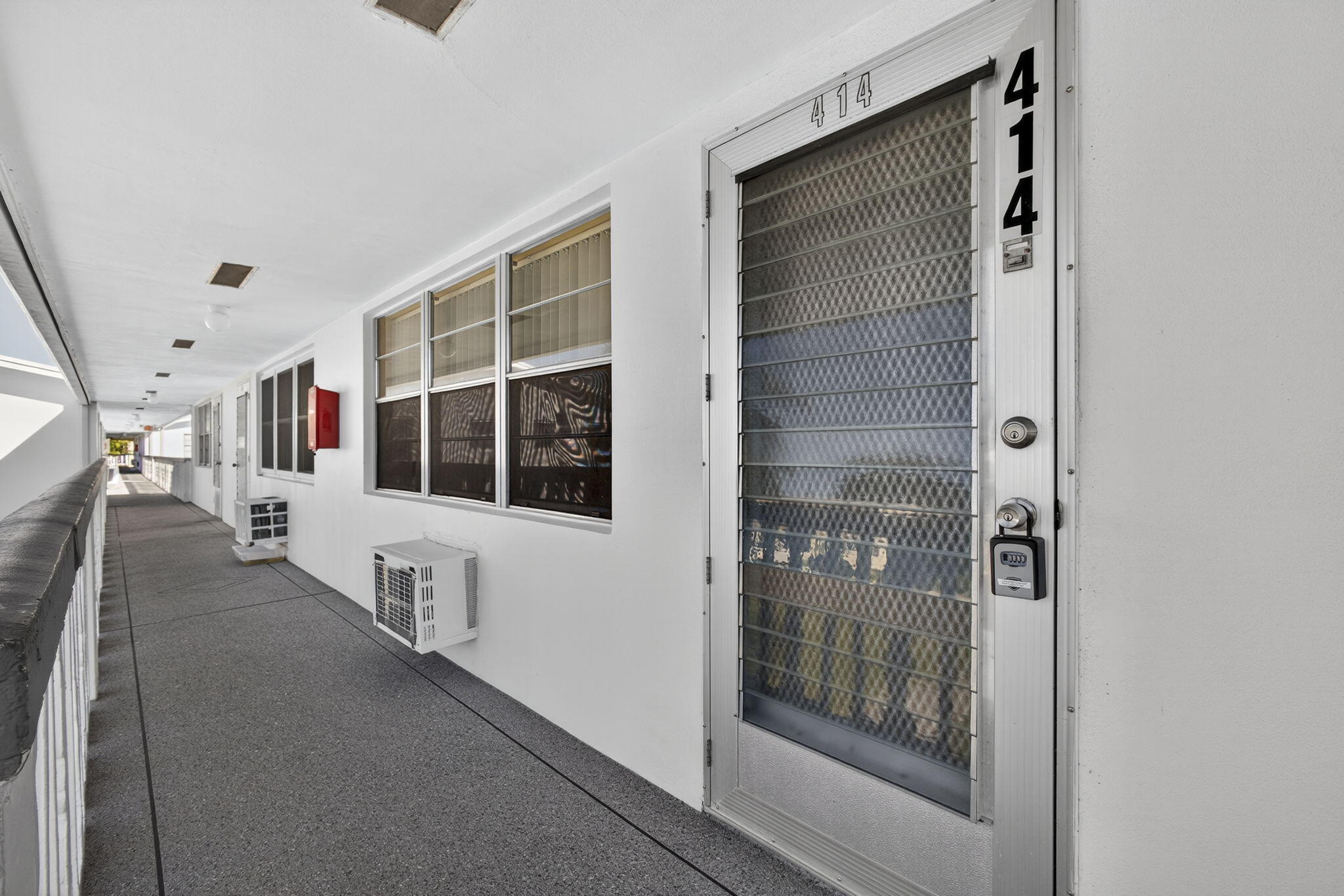 414 Windsor R West Palm Beach, FL 33417 - Photo 2 of 32 13-web-or-mls-Photo01961