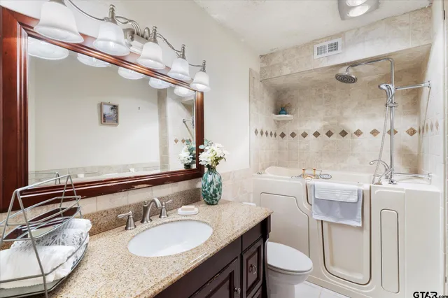 a view of an empty room and a ceiling fan