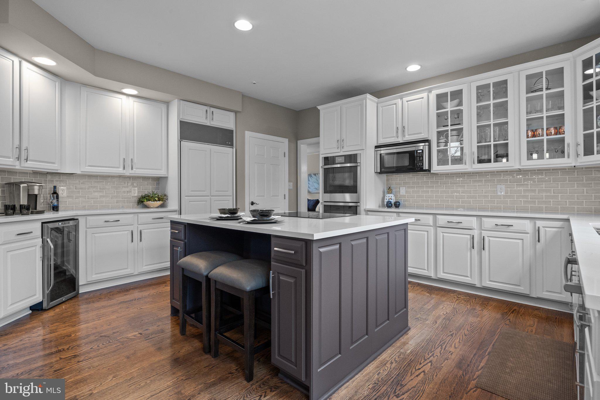 384 Ridge Avenue Newtown, PA 18940 - Photo 15 of 82 Newly designed beverage area - left side