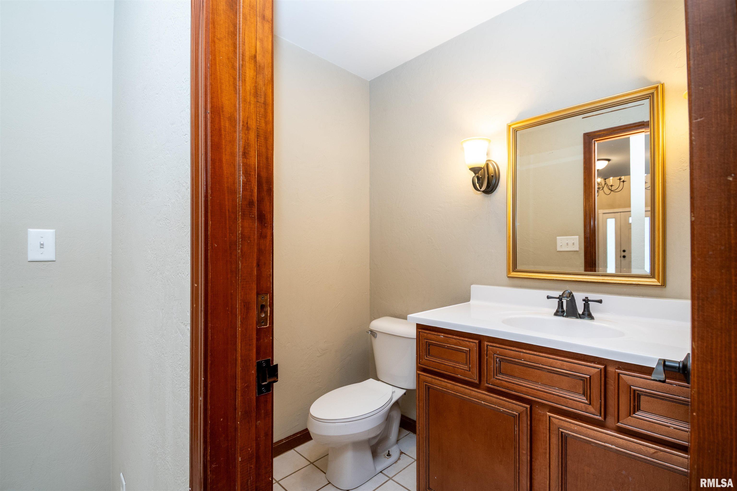 6729 North Mount Hawley Road Peoria, IL 61614 - Photo 21 of 44 Gallery Image 21