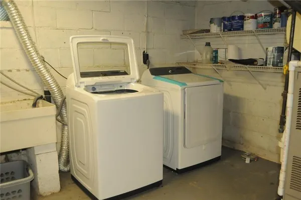 $1,975 | 249 Cirbus Lane, Monroeville, PA 15146