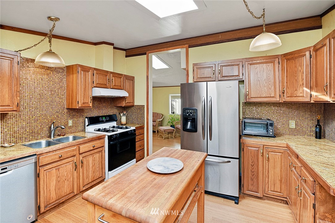 34077 Pilot Point Road Northeast Kingston, WA 98346 - Photo 11 of 39 Gallery Image 11