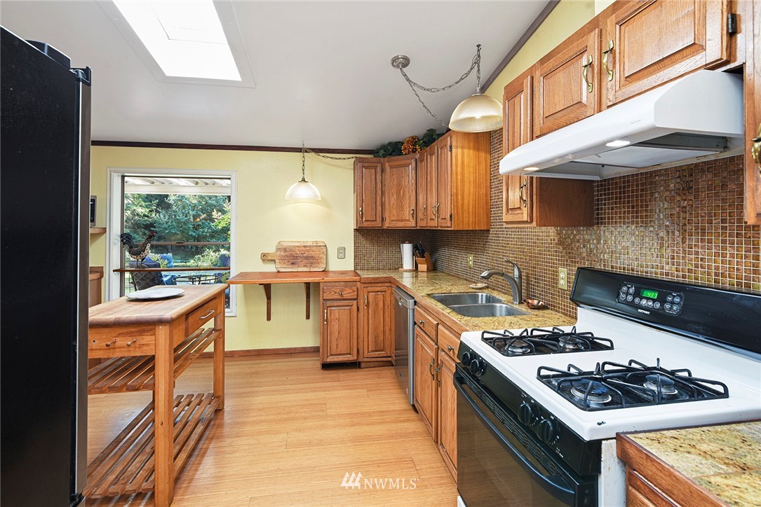 34077 Pilot Point Road Northeast Kingston, WA 98346 - Photo 12 of 39 Gallery Image 12
