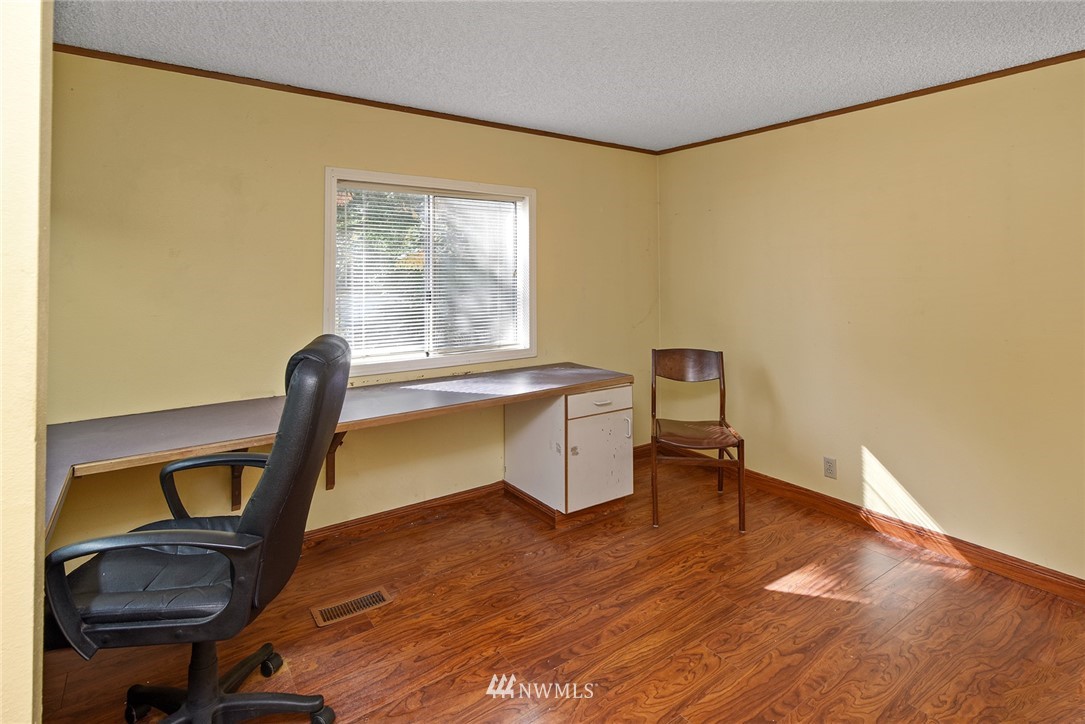34077 Pilot Point Road Northeast Kingston, WA 98346 - Photo 16 of 39 Gallery Image 16