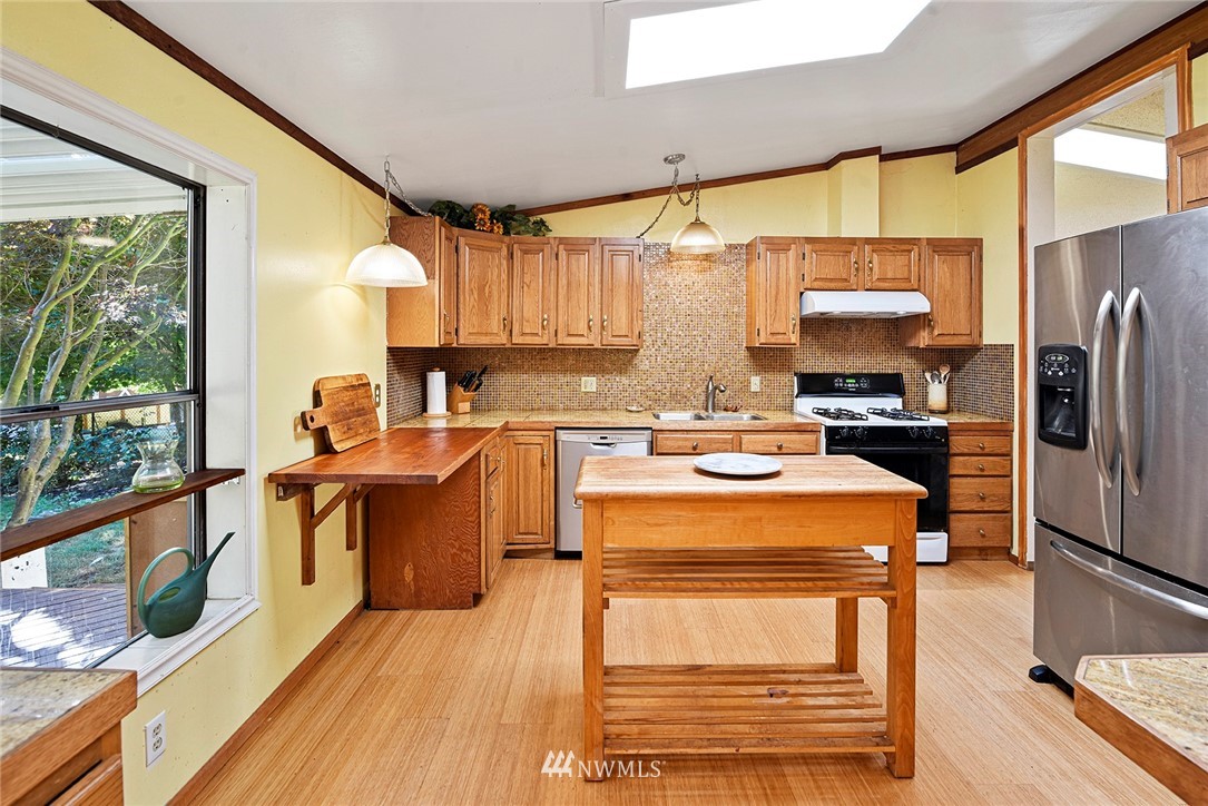 34077 Pilot Point Road Northeast Kingston, WA 98346 - Photo 10 of 39 Gallery Image 10