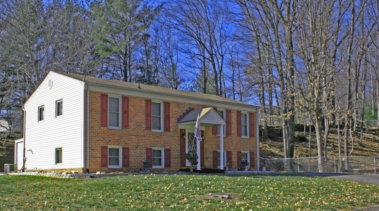 2834 Beaver Brook Road Salem, VA 24153 - Photo 1 of 23 Front of Property