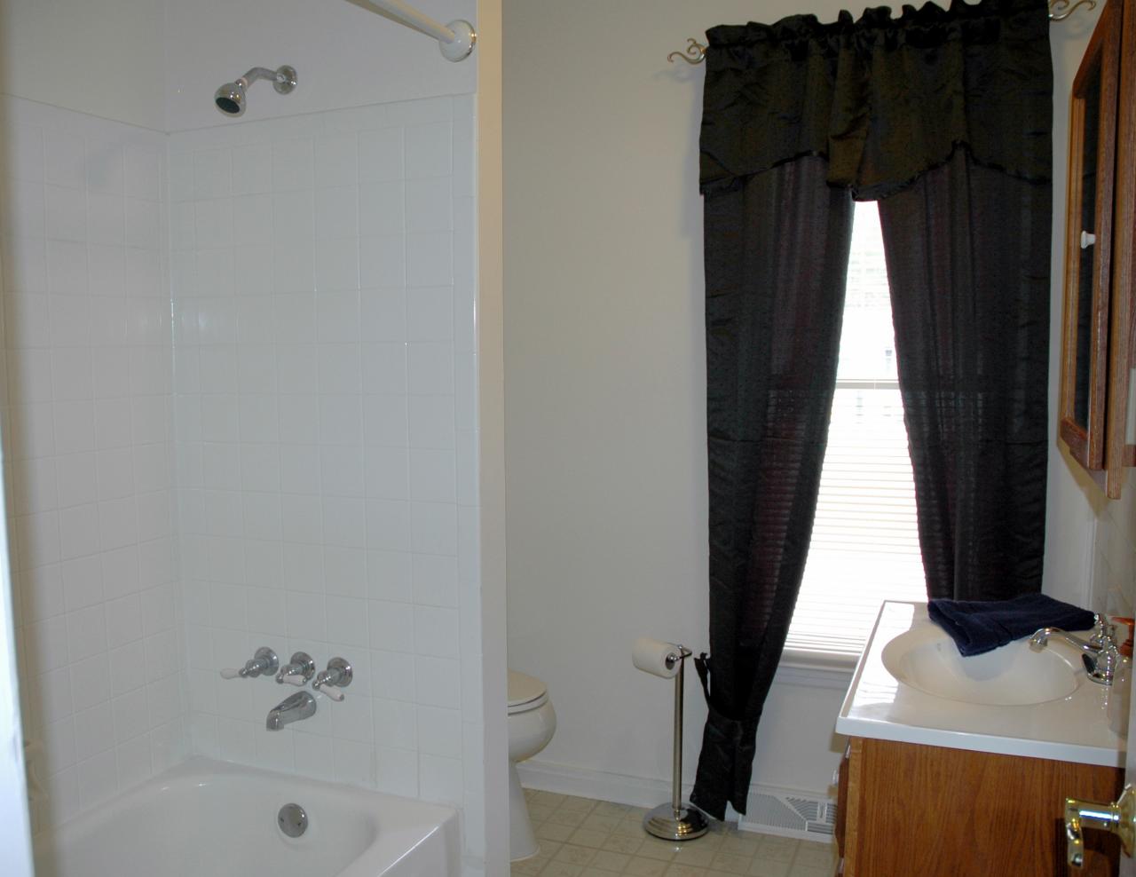 2834 Beaver Brook Road Salem, VA 24153 - Photo 11 of 23 FULL BATH UPPER LEVEL