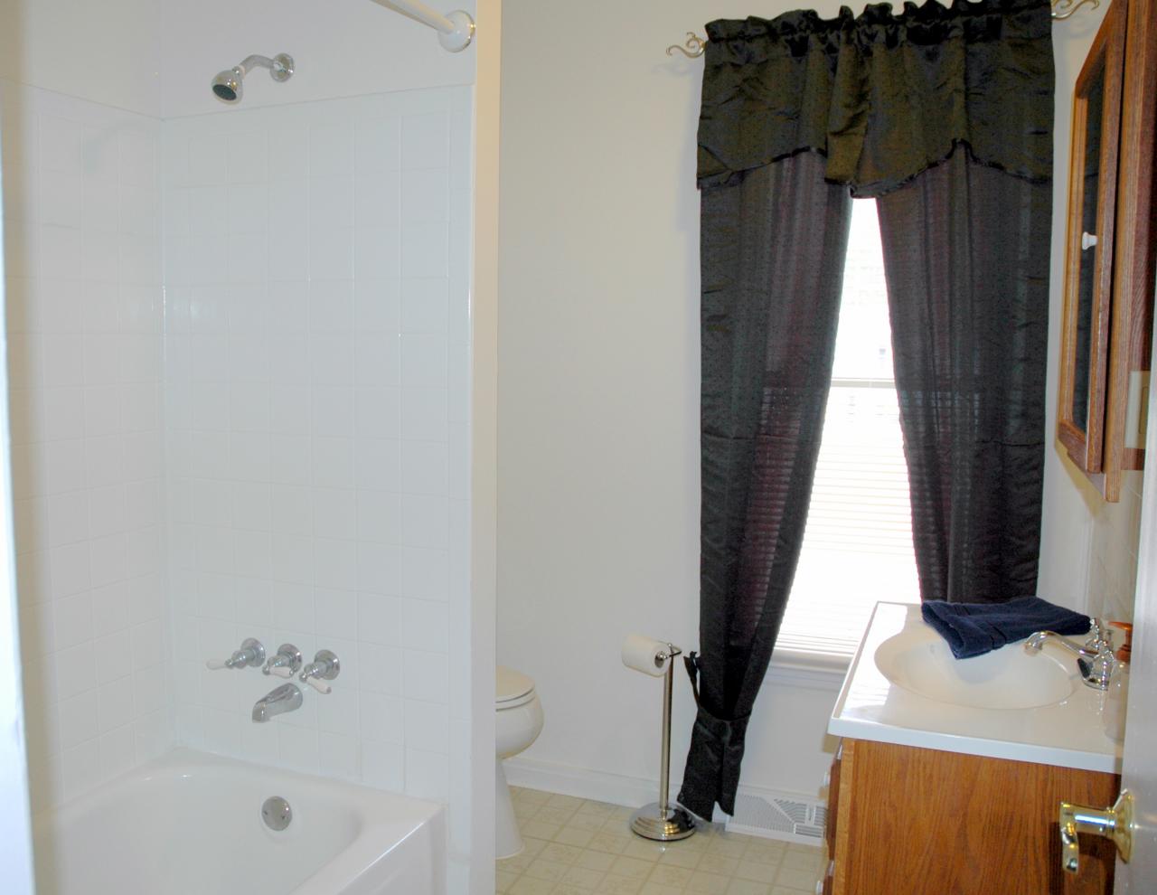 2834 Beaver Brook Road Salem, VA 24153 - Photo 12 of 23 FULL BATH UPPER LEVEL