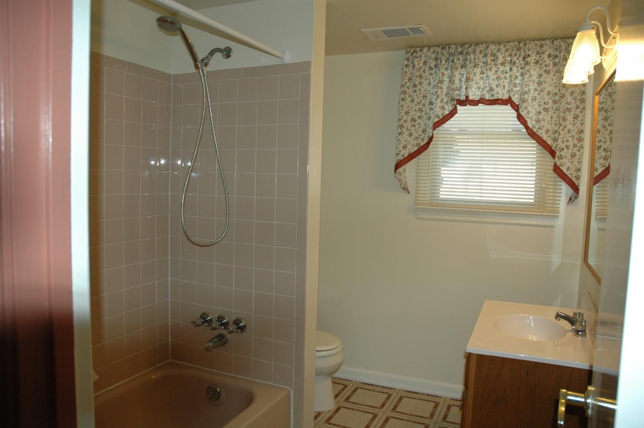 2834 Beaver Brook Road Salem, VA 24153 - Photo 19 of 23 LOWER LEVEL FULL BATH