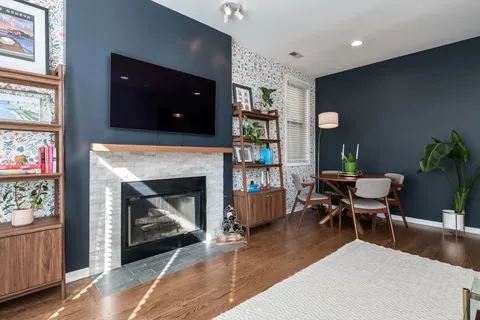 $450,000 | 615 North Noble Street, Unit 2N, Chicago, IL 60642