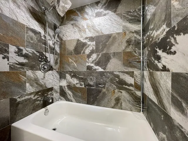 $219,999 | 816 East Old Willow Road, Unit 110, Prospect Heights, IL 60070