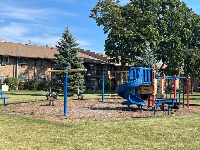 $219,999 | 816 East Old Willow Road, Unit 110, Prospect Heights, IL 60070