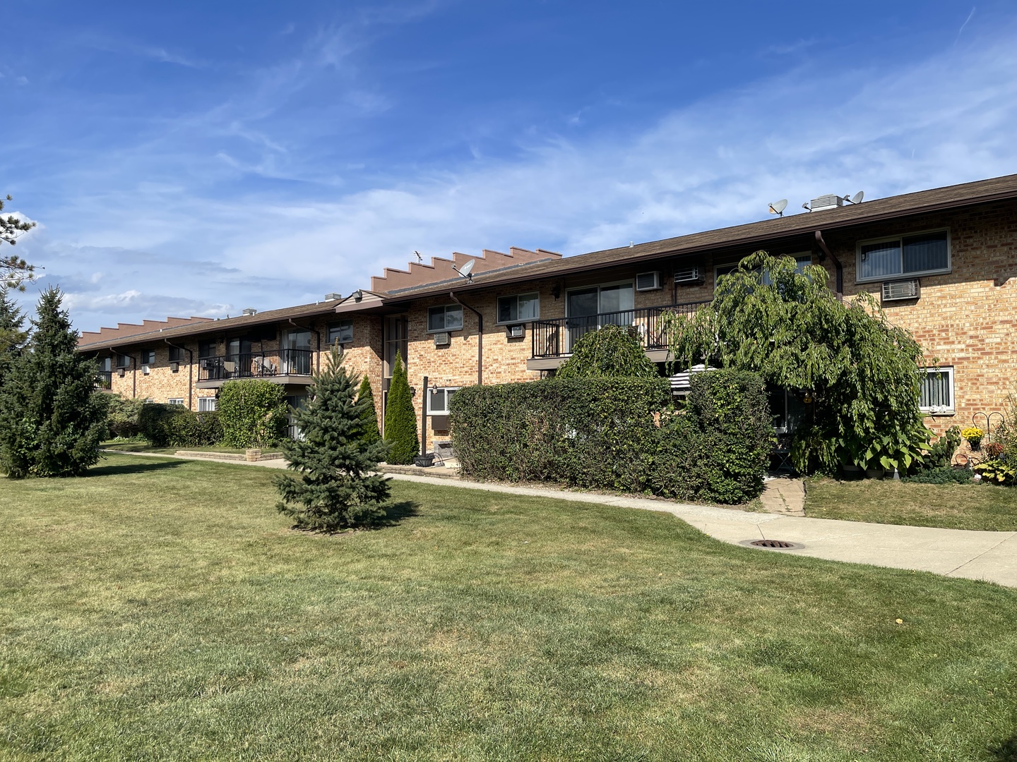 816 East Old Willow Road, Unit 110 Prospect Heights, IL 60070 - Photo 2 of 18