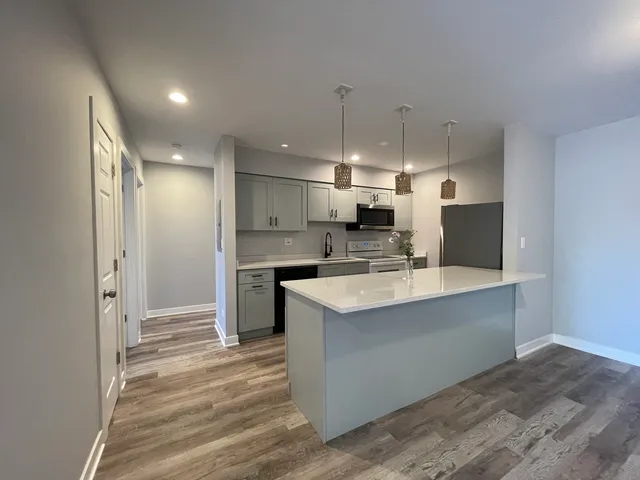 $219,999 | 816 East Old Willow Road, Unit 110, Prospect Heights, IL 60070