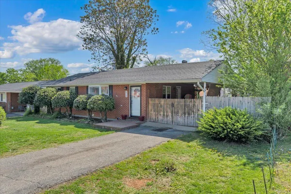 $239,950 | 212 Nancy Drive Northwest, Roanoke, VA 24017