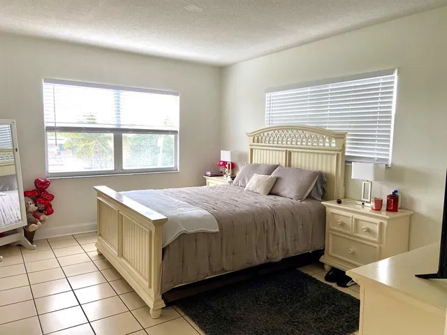 $2,100 | 2555 Northeast 11th Street, Unit 402, Fort Lauderdale, FL 33304
