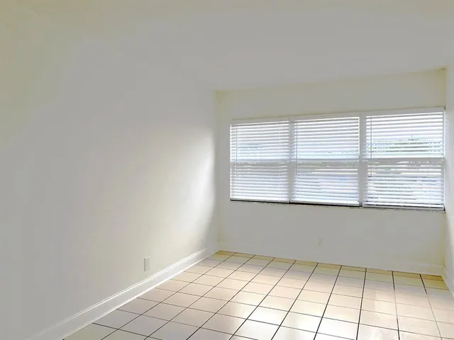 $2,100 | 2555 Northeast 11th Street, Unit 402, Fort Lauderdale, FL 33304