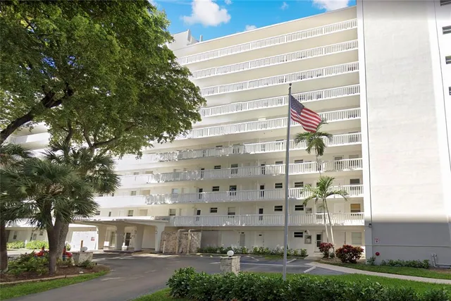 $2,100 | 2555 Northeast 11th Street, Unit 402, Fort Lauderdale, FL 33304