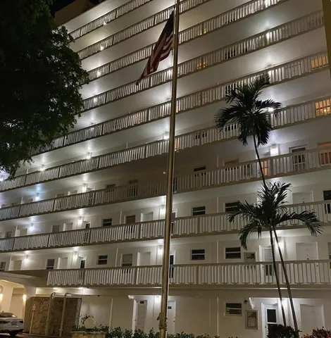 $2,100 | 2555 Northeast 11th Street, Unit 402, Fort Lauderdale, FL 33304