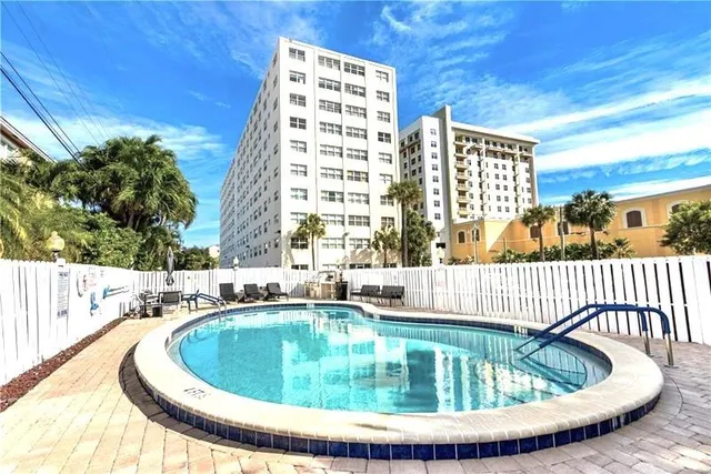 $2,100 | 2555 Northeast 11th Street, Unit 402, Fort Lauderdale, FL 33304