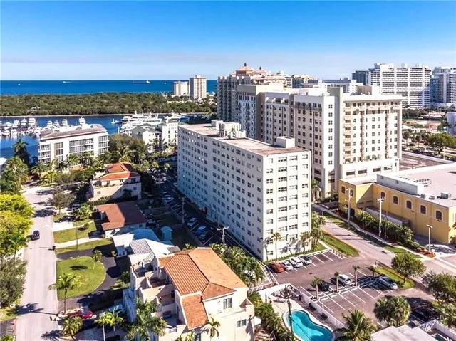 $2,100 | 2555 Northeast 11th Street, Unit 402, Fort Lauderdale, FL 33304