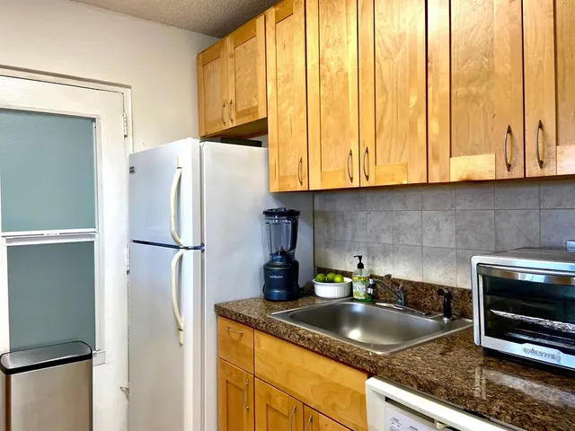 $2,100 | 2555 Northeast 11th Street, Unit 402, Fort Lauderdale, FL 33304