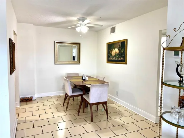 $2,100 | 2555 Northeast 11th Street, Unit 402, Fort Lauderdale, FL 33304