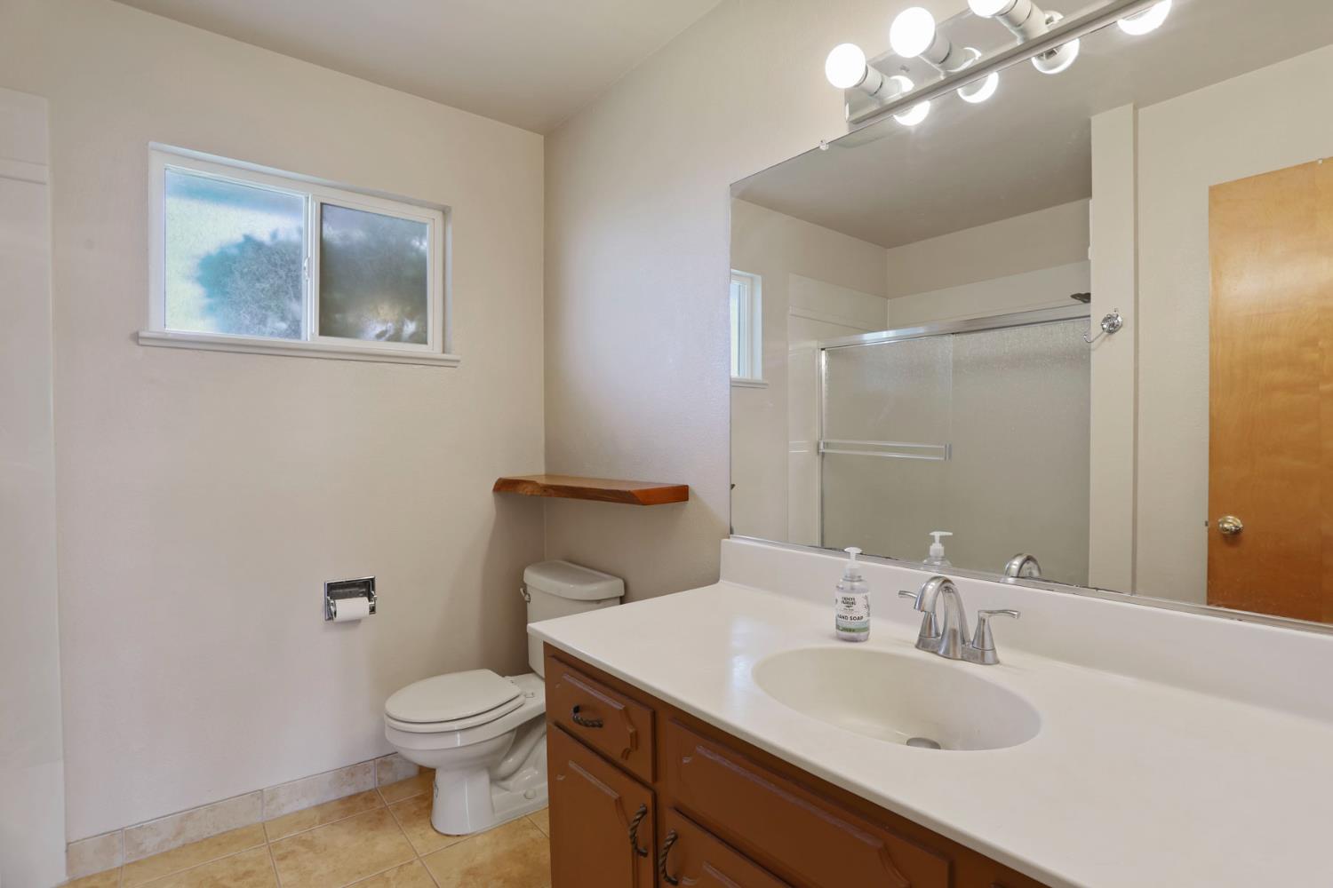 4592 West Woodbridge Road Lodi, CA 95242 - Photo 28 of 71