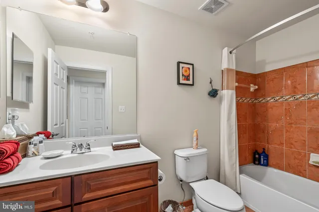 a black and white photo of a living room