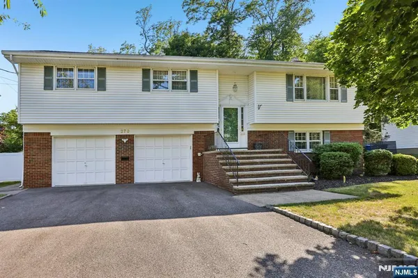 $975,000 | 270 Midwood Road, Paramus, NJ 07652