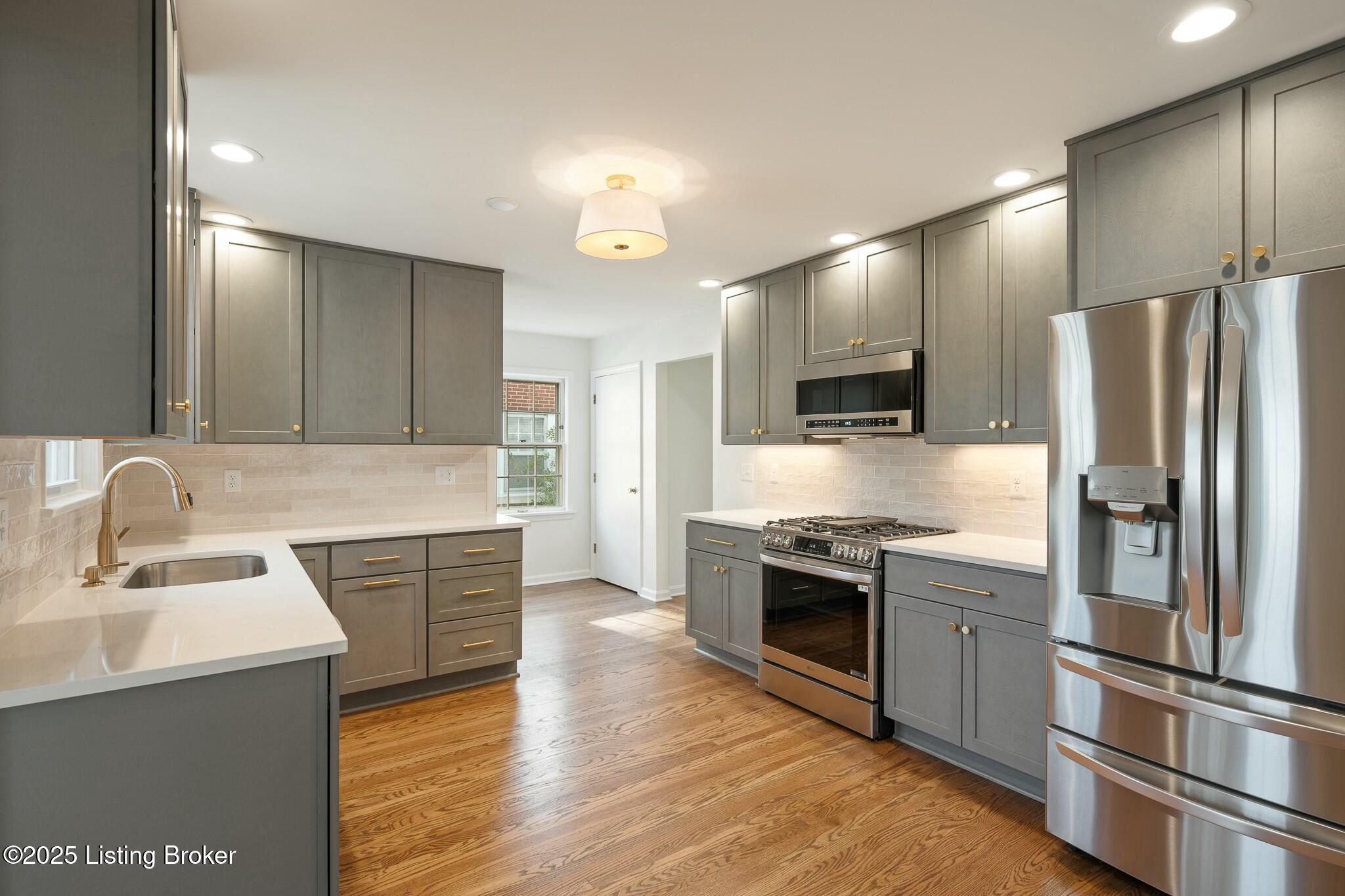 2320 Broadmeade Road Louisville, KY 40205 - Photo 12 of 38 tempImage72PXD5