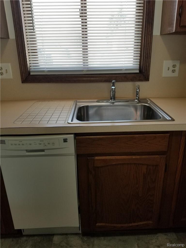 2229 North Milford Road Highland, MI 48357 - Photo 12 of 25 Dishwasher