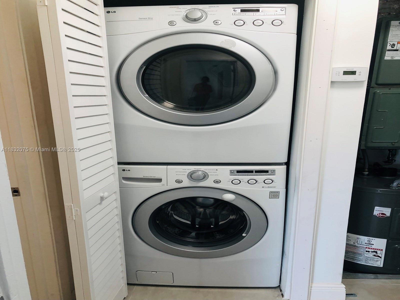 11572 Timbers Way, Unit 11572 Boca Raton, FL 33428 - Photo 15 of 22 a utility room with dryer and washer