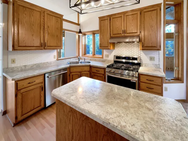 $550,000 | 14835 39th Avenue North, Plymouth, MN 55446