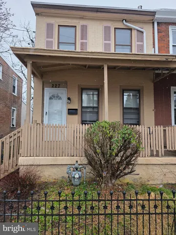 $2,000 | 227 South 5th Street, Darby, PA 19023