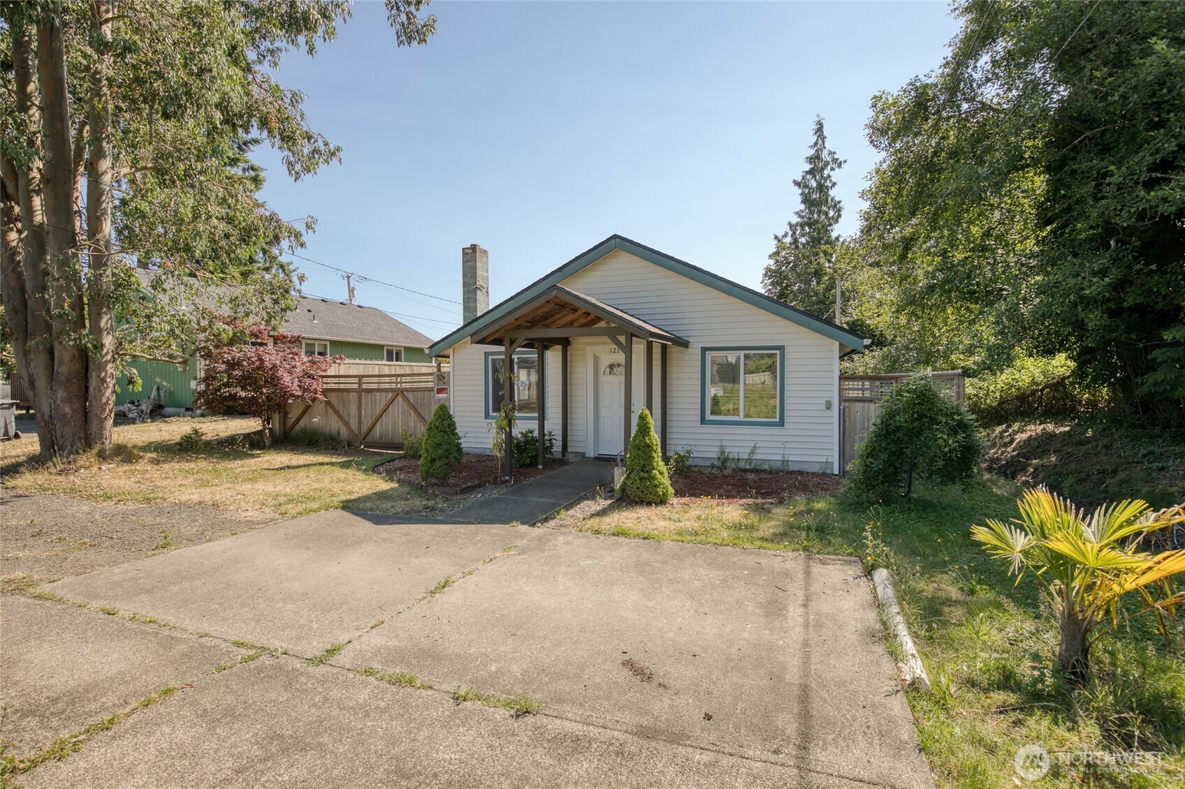 121 West Marion Street Aberdeen, WA 98520 - Photo 3 of 24