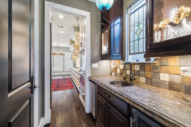 $1,600,000 | 205 West 24th Street, Houston, TX 77008