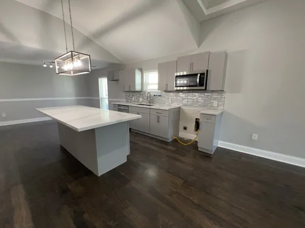 $2,600 | 401 Walton Street, Houston, TX 77009