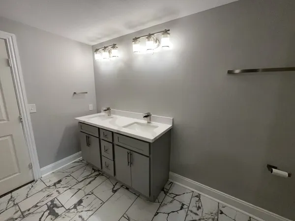 $2,600 | 401 Walton Street, Houston, TX 77009