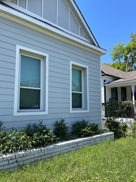 401 Walton Street Houston, TX 77009 - Photo 25 of 27 a front view of a house with garden and porch