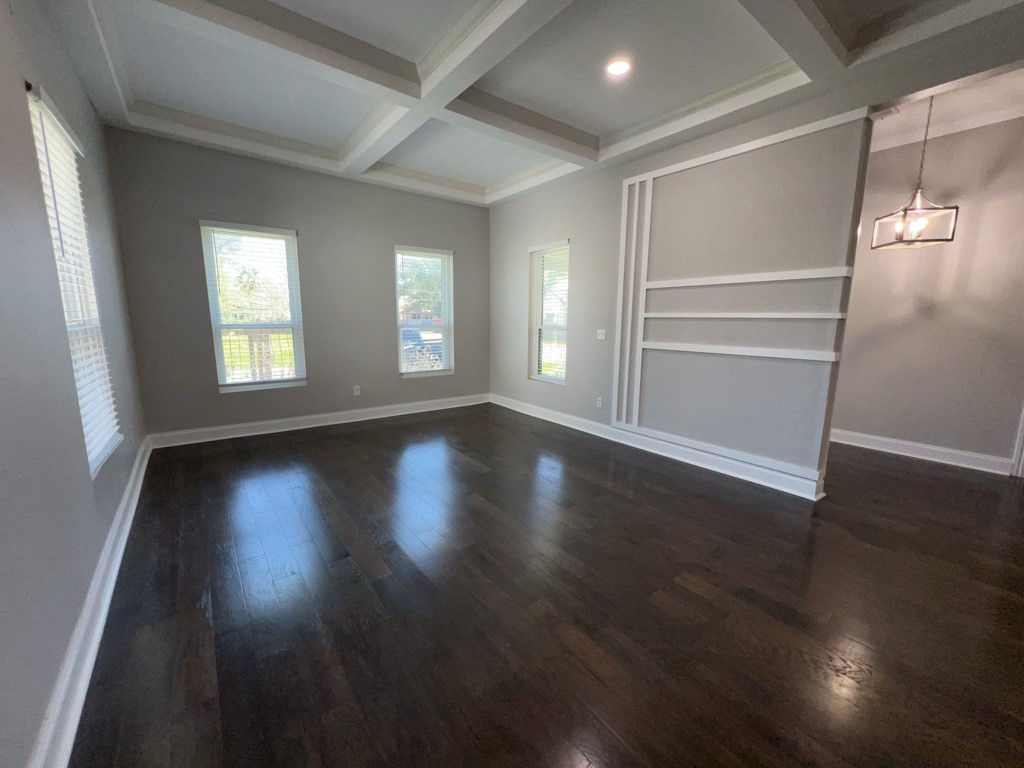 401 Walton Street Houston, TX 77009 - Photo 6 of 27 an empty room with wooden floor and windows