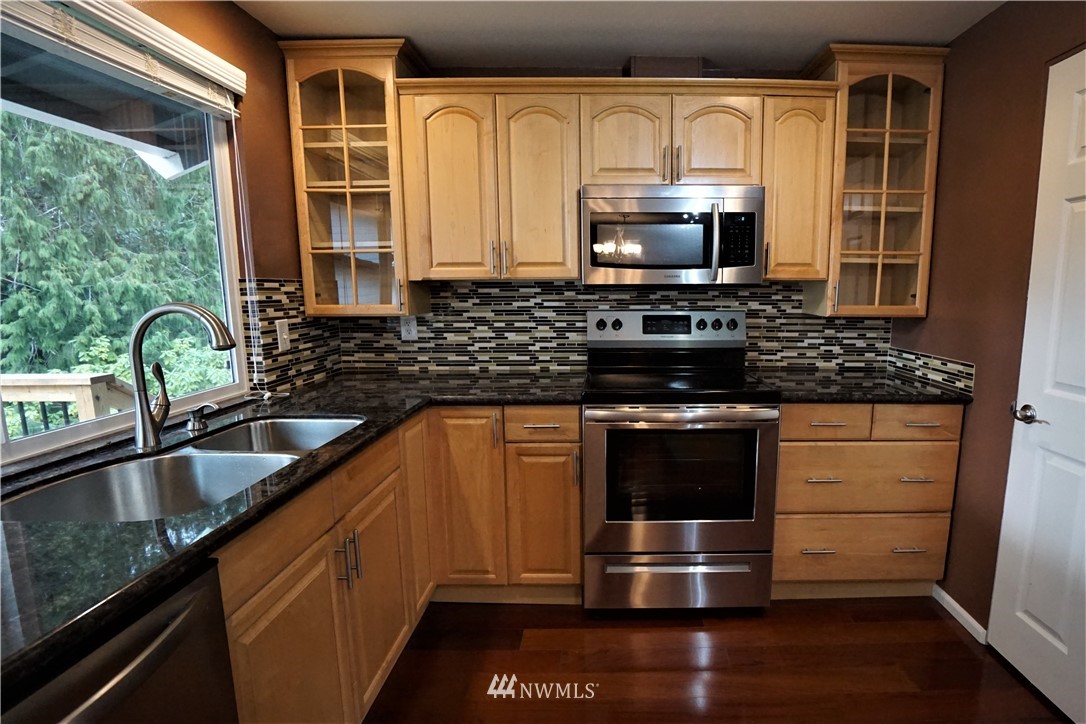 17409 156th Place Southeast Renton, WA 98058 - Photo 8 of 25 Gallery Image 8