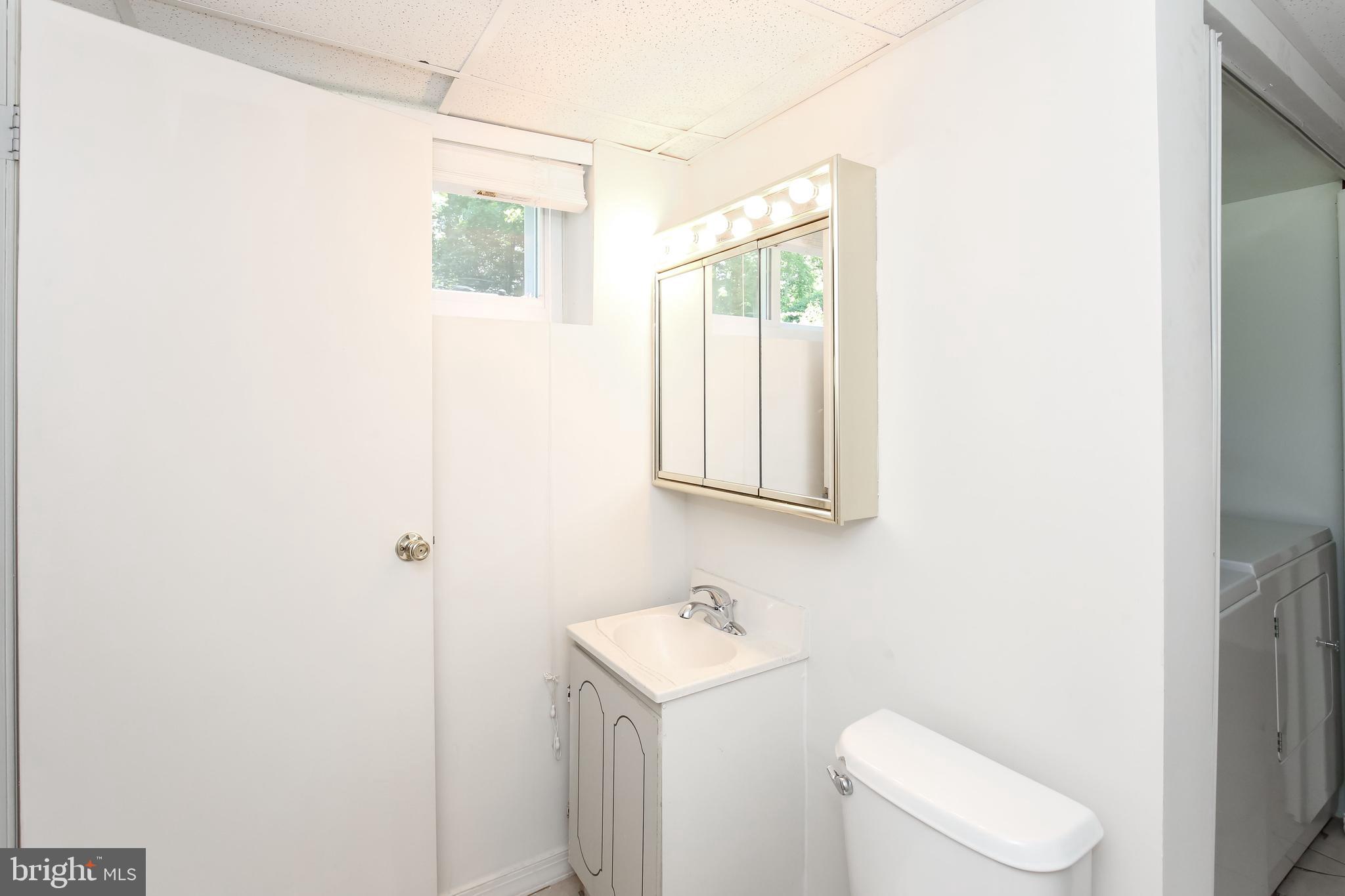 8401 Beech Tree Road Bethesda, MD 20817 - Photo 13 of 18 Full Bath