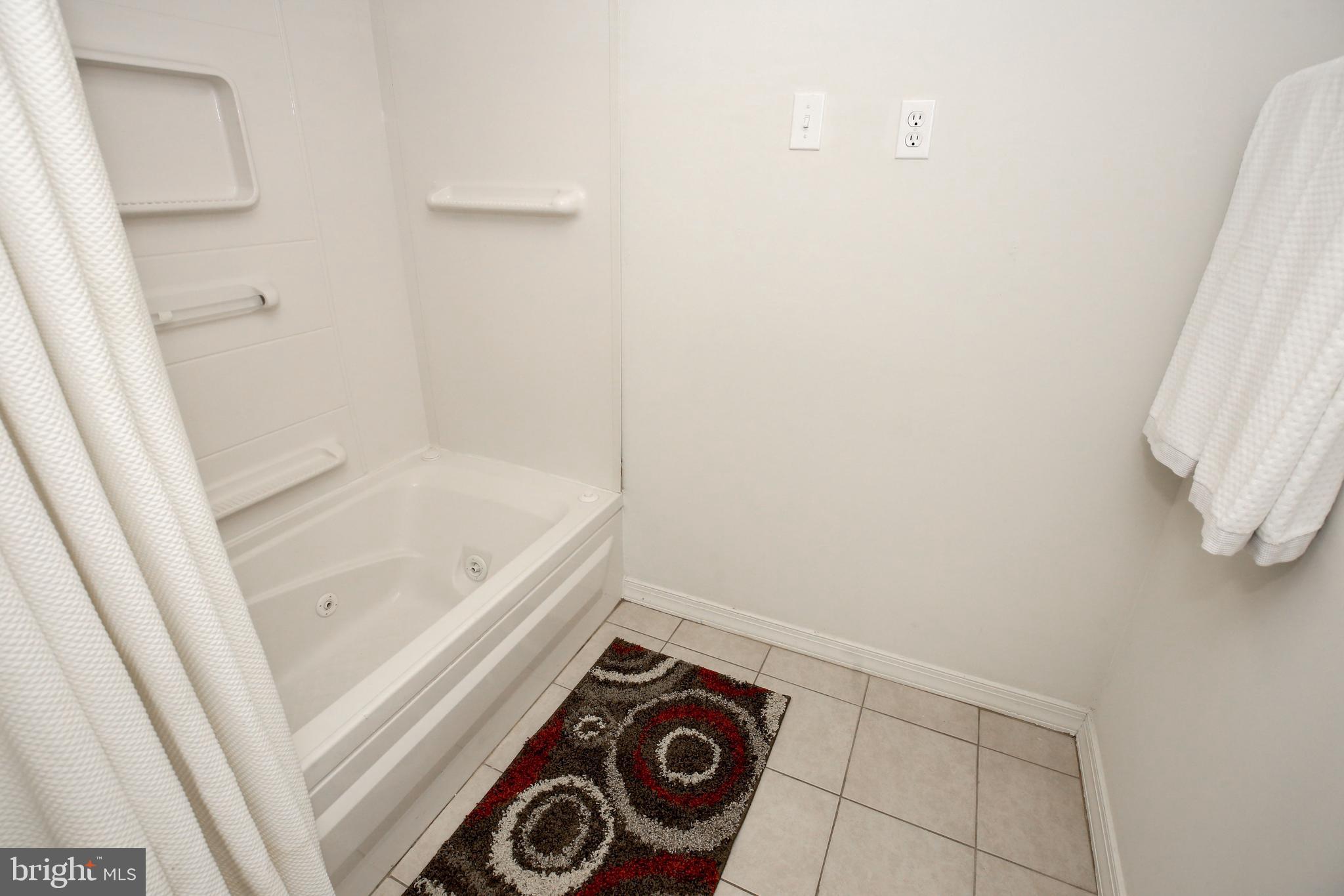 8401 Beech Tree Road Bethesda, MD 20817 - Photo 14 of 18 Full Bath
