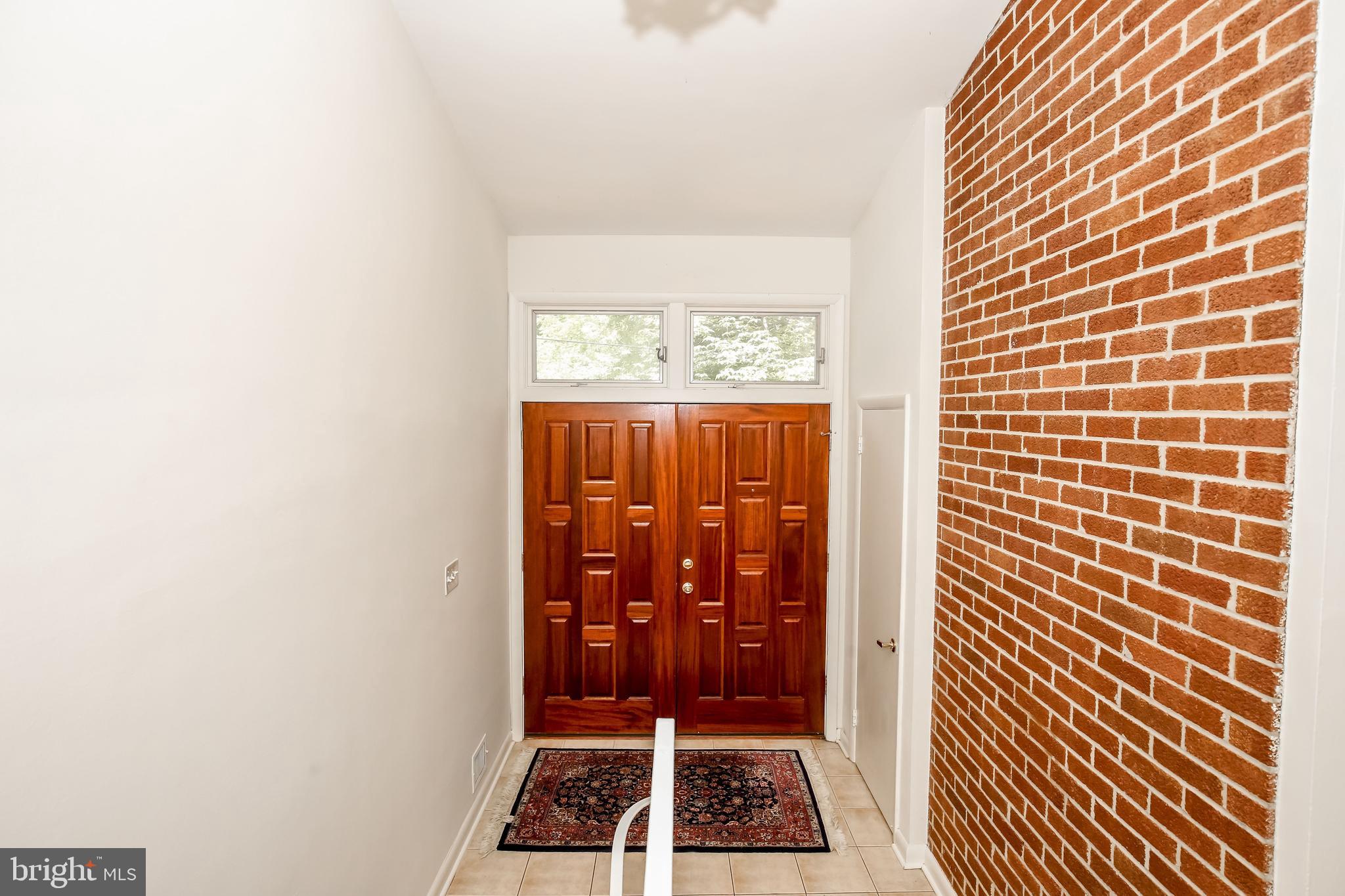 8401 Beech Tree Road Bethesda, MD 20817 - Photo 2 of 18 Foyer